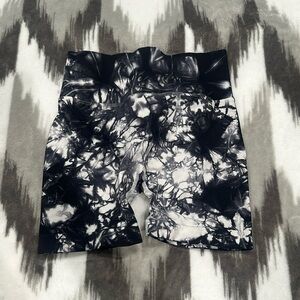 @ Peach bum size small Booty Scrunch shorts